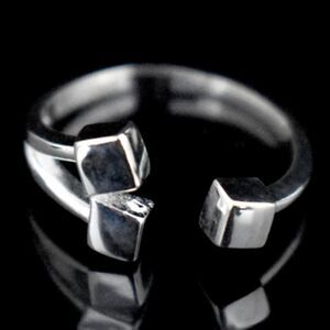Square Geometry Ring